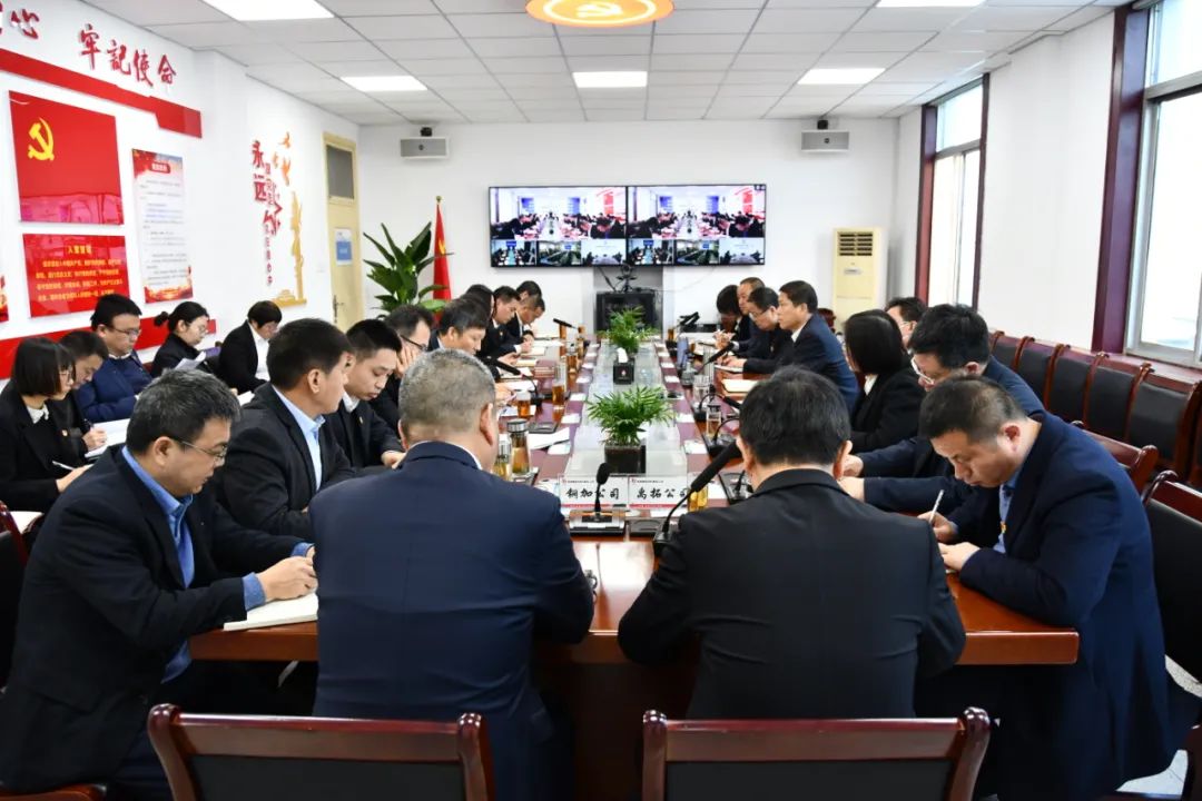 瞄準目標爭先精進 聚焦重點精準發(fā)力——龍鋼集團召開2月份生產(chǎn)經(jīng)營例會 瞄準目標爭先精進 聚焦重點精準發(fā)力——龍鋼集團召開2月份生產(chǎn)經(jīng)營例會