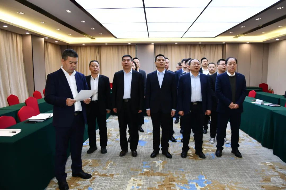 龍鋼集團召開“三心承諾”啟動儀式暨商務禮儀培訓會 龍鋼集團召開“三心承諾”啟動儀式暨商務禮儀培訓會