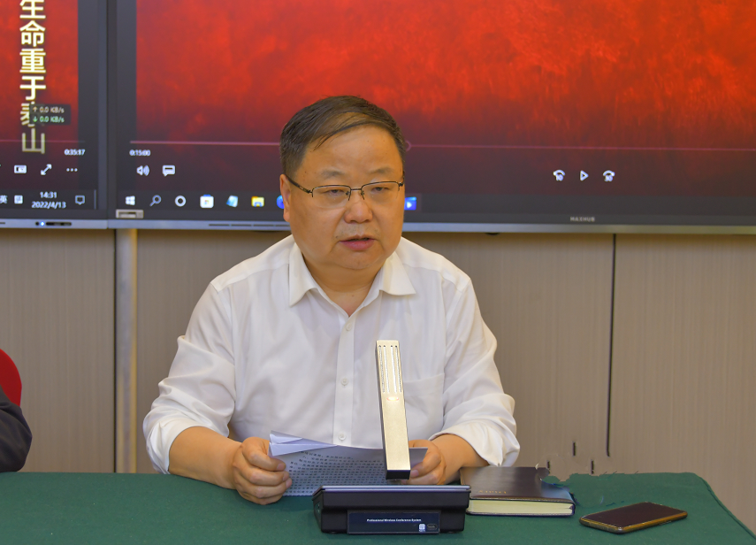 龍鋼集團公司開展安全警示教育暨《安全生產(chǎn)法》培訓(xùn) 龍鋼集團公司開展安全警示教育暨《安全生產(chǎn)法》培訓(xùn)