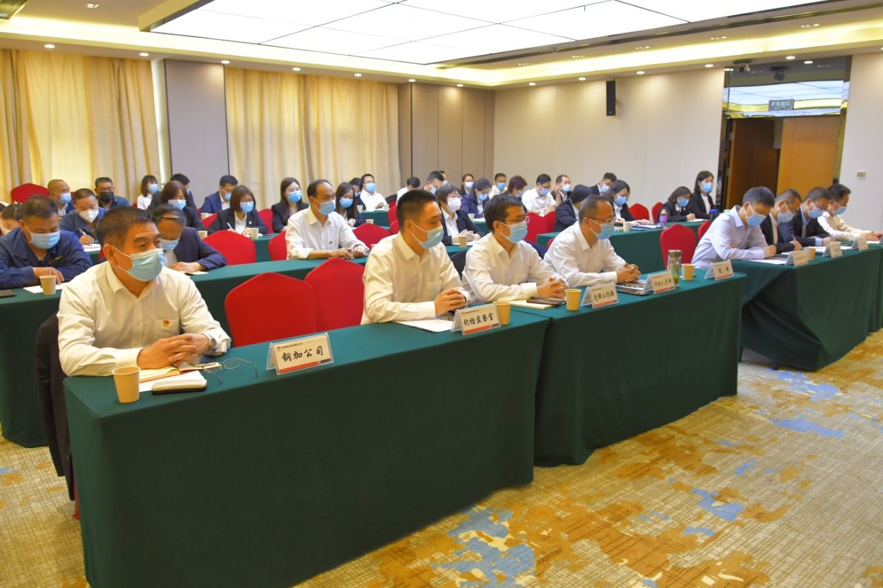 龍鋼集團公司開展安全警示教育暨《安全生產(chǎn)法》培訓(xùn) 龍鋼集團公司開展安全警示教育暨《安全生產(chǎn)法》培訓(xùn)