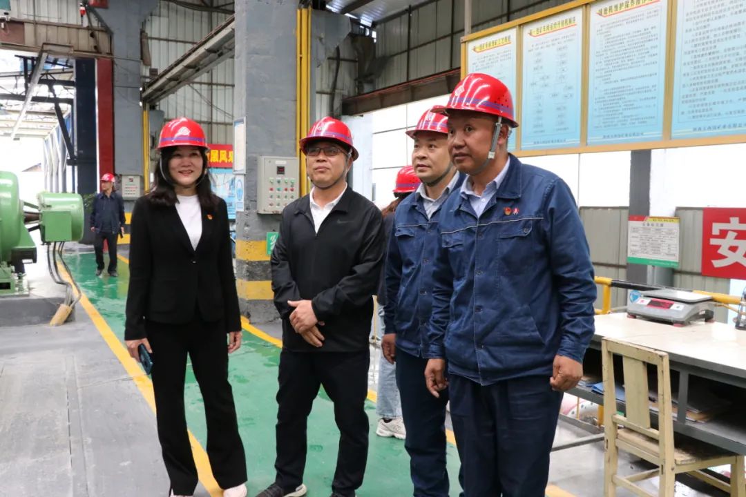 深入礦山實地交底 現(xiàn)場提問創(chuàng)新評價——龍鋼集團(tuán)工會首次創(chuàng)新推出民主評價實地交底 深入礦山實地交底 現(xiàn)場提問創(chuàng)新評價——龍鋼集團(tuán)工會首次創(chuàng)新推出民主評價實地交底