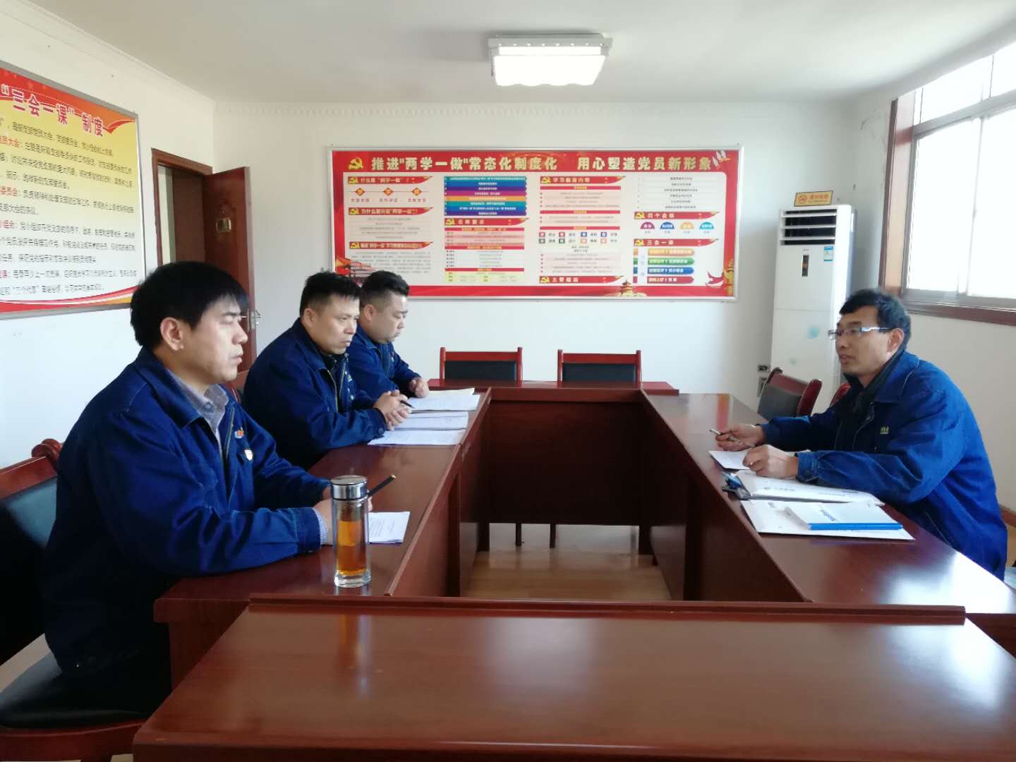 華冶公司機關(guān)黨支部“圍繞經(jīng)營抓黨建 抓好黨建促經(jīng)營” 華冶公司機關(guān)黨支部“圍繞經(jīng)營抓黨建 抓好黨建促經(jīng)營”