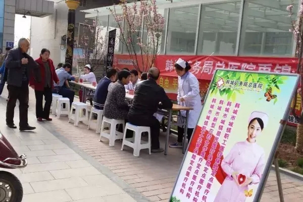 禹錦園小區(qū)積極開展免費(fèi)義診服務(wù)活 禹錦園小區(qū)積極開展免費(fèi)義診服務(wù)活
