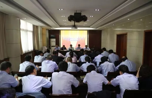 龍鋼集團(tuán)各基層黨組織召開(kāi)“兩學(xué)一做”學(xué)習(xí)教育動(dòng)員部署會(huì) 龍鋼集團(tuán)各基層黨組織召開(kāi)“兩學(xué)一做”學(xué)習(xí)教育動(dòng)員部署會(huì)