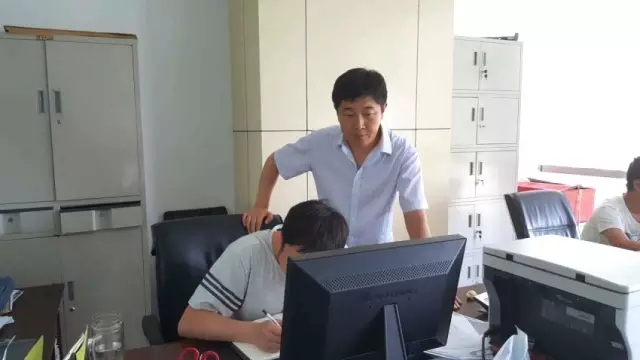 勇于開拓 積極創(chuàng)效 敬業(yè)奉獻的標兵---陜鋼集團2014-2016年度共產(chǎn)黨員標兵馮瑋 勇于開拓 積極創(chuàng)效 敬業(yè)奉獻的標兵---陜鋼集團2014-2016年度共產(chǎn)黨員標兵馮瑋