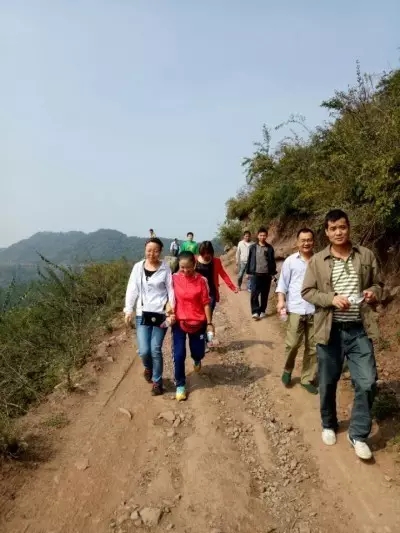 禹宏置業(yè)公司組織開展戶外登山活動(dòng) 禹宏置業(yè)公司組織開展戶外登山活動(dòng)