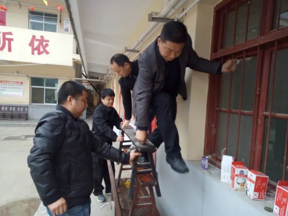 愛心在行動(dòng) 爭(zhēng)做“活雷鋒”---大西溝礦業(yè)公司3.5雷鋒活動(dòng)日側(cè)記 愛心在行動(dòng) 爭(zhēng)做“活雷鋒”---大西溝礦業(yè)公司3.5雷鋒活動(dòng)日側(cè)記