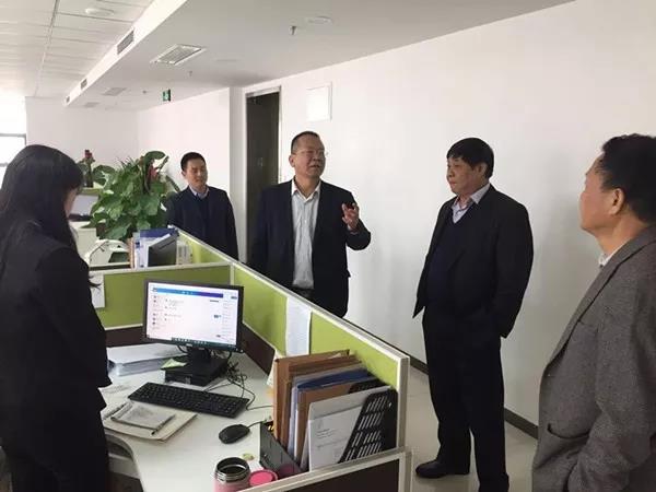 唐鑫到進出口公司進行調(diào)研指導 唐鑫到進出口公司進行調(diào)研指導