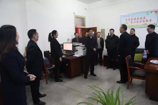 龍鋼集團(tuán)公司領(lǐng)導(dǎo)深入各單位檢查人員到崗情況 龍鋼集團(tuán)公司領(lǐng)導(dǎo)深入各單位檢查人員到崗情況