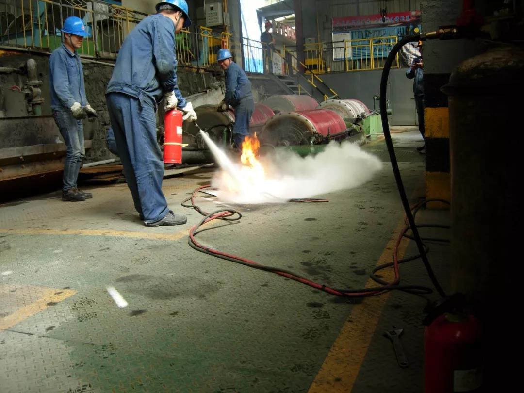 大西溝礦業(yè)公司第一選礦車間開展乙炔泄露火災(zāi)事故應(yīng)急演練 大西溝礦業(yè)公司第一選礦車間開展乙炔泄露火災(zāi)事故應(yīng)急演練