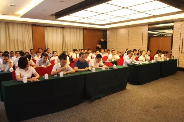 一封家書寄深情 千言萬語說安全——龍鋼集團公司組織開展“安全家書巡回誦讀”活動 一封家書寄深情 千言萬語說安全——龍鋼集團公司組織開展“安全家書巡回誦讀”活動