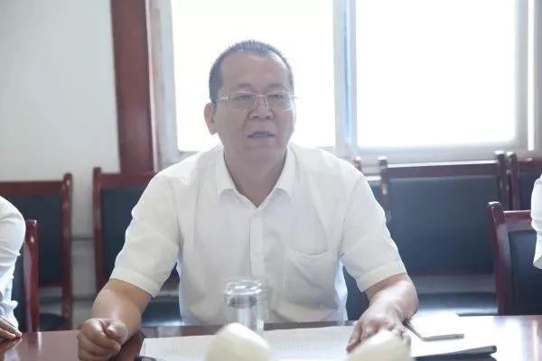 龍鋼集團(tuán)黨委理論學(xué)習(xí)中心組開展先進(jìn)典型教育及黨章黨規(guī)專題學(xué)習(xí) 龍鋼集團(tuán)黨委理論學(xué)習(xí)中心組開展先進(jìn)典型教育及黨章黨規(guī)專題學(xué)習(xí)