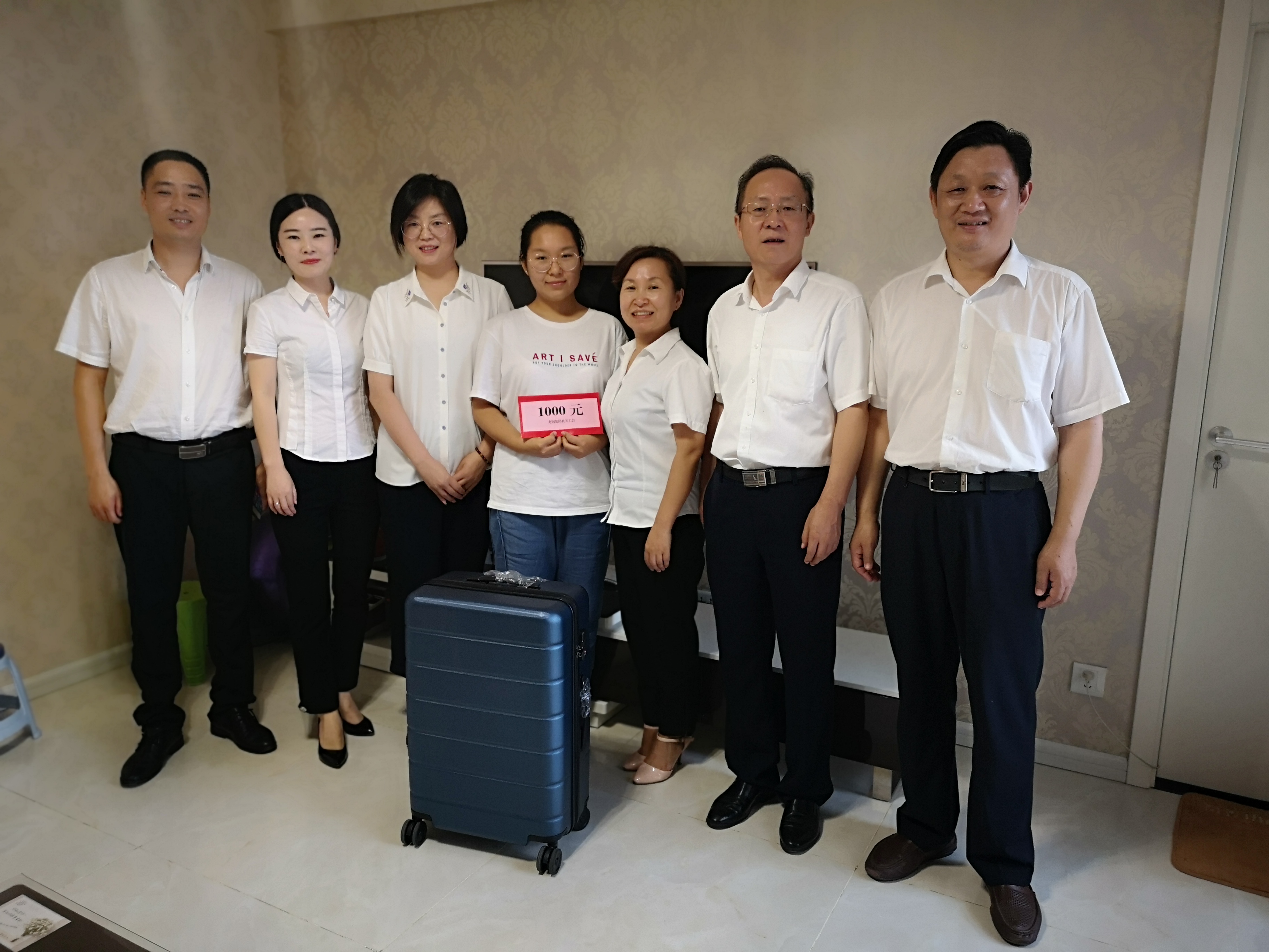 龍鋼集團金秋助學 為莘莘學子送關懷 龍鋼集團金秋助學 為莘莘學子送關懷