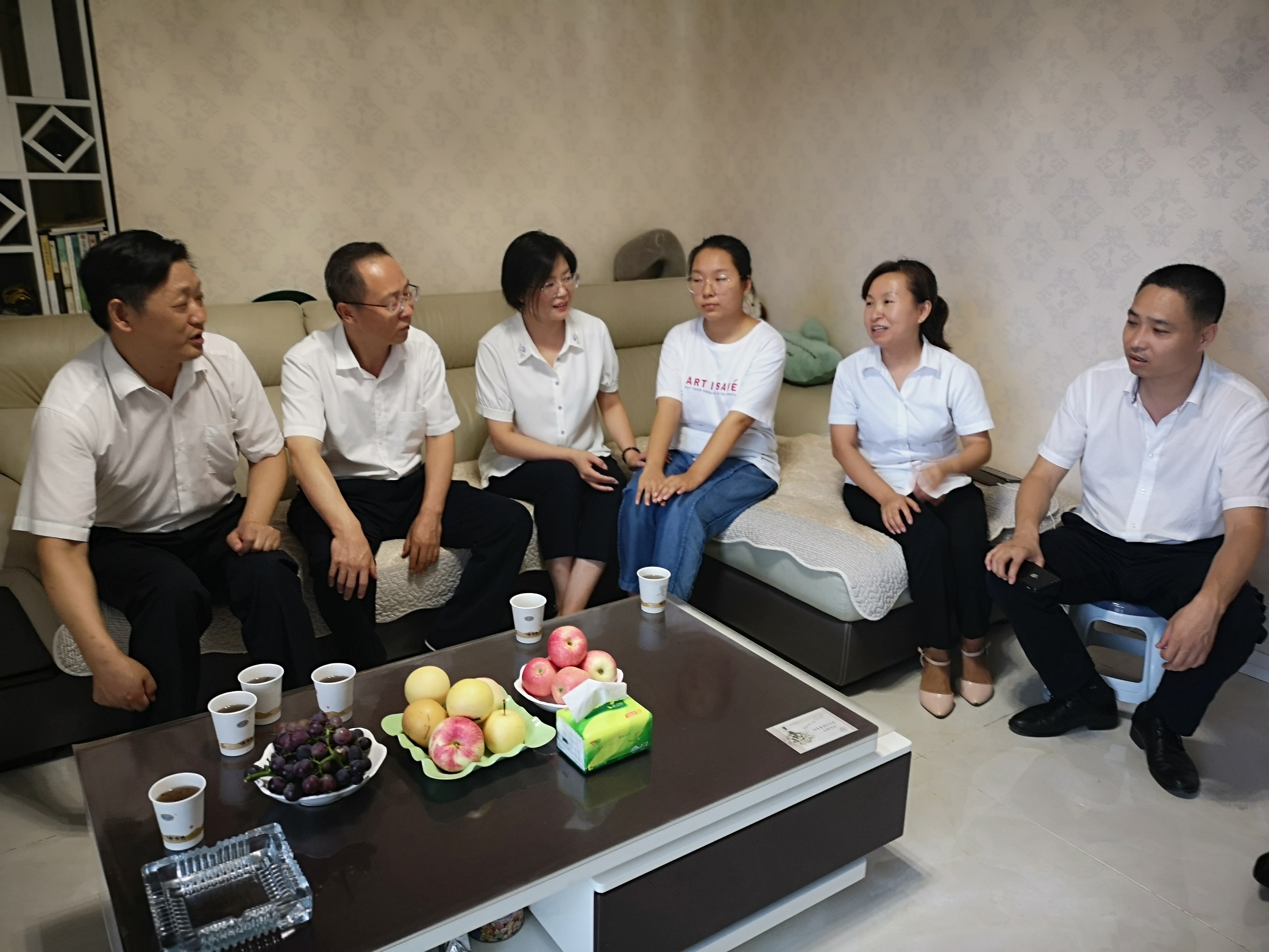龍鋼集團金秋助學 為莘莘學子送關懷 龍鋼集團金秋助學 為莘莘學子送關懷