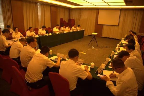 龍鋼集團召開安全環(huán)保委員會辦公會議 龍鋼集團召開安全環(huán)保委員會辦公會議