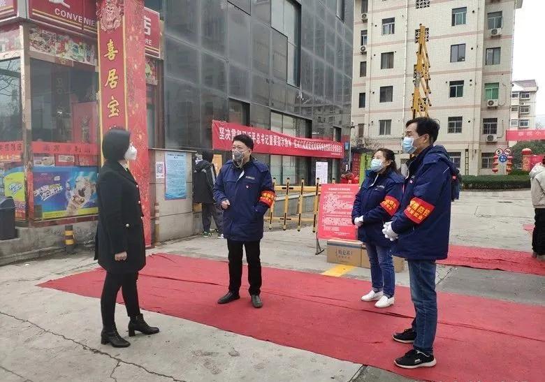 龍鋼集團慰問西軋及禹華園小區(qū)防疫一線人員 龍鋼集團慰問西軋及禹華園小區(qū)防疫一線人員