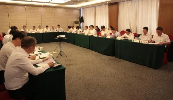 龍鋼集團黨委專題學習貫徹陜鋼集團干部作風“八講二十四不準”規(guī)定 龍鋼集團黨委專題學習貫徹陜鋼集團干部作風“八講二十四不準”規(guī)定