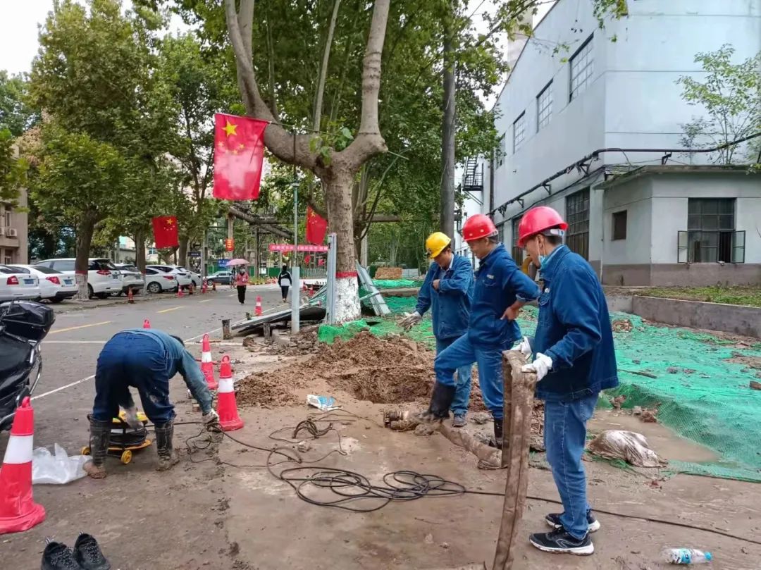 國慶里的一抹中國紅 國慶里的一抹中國紅