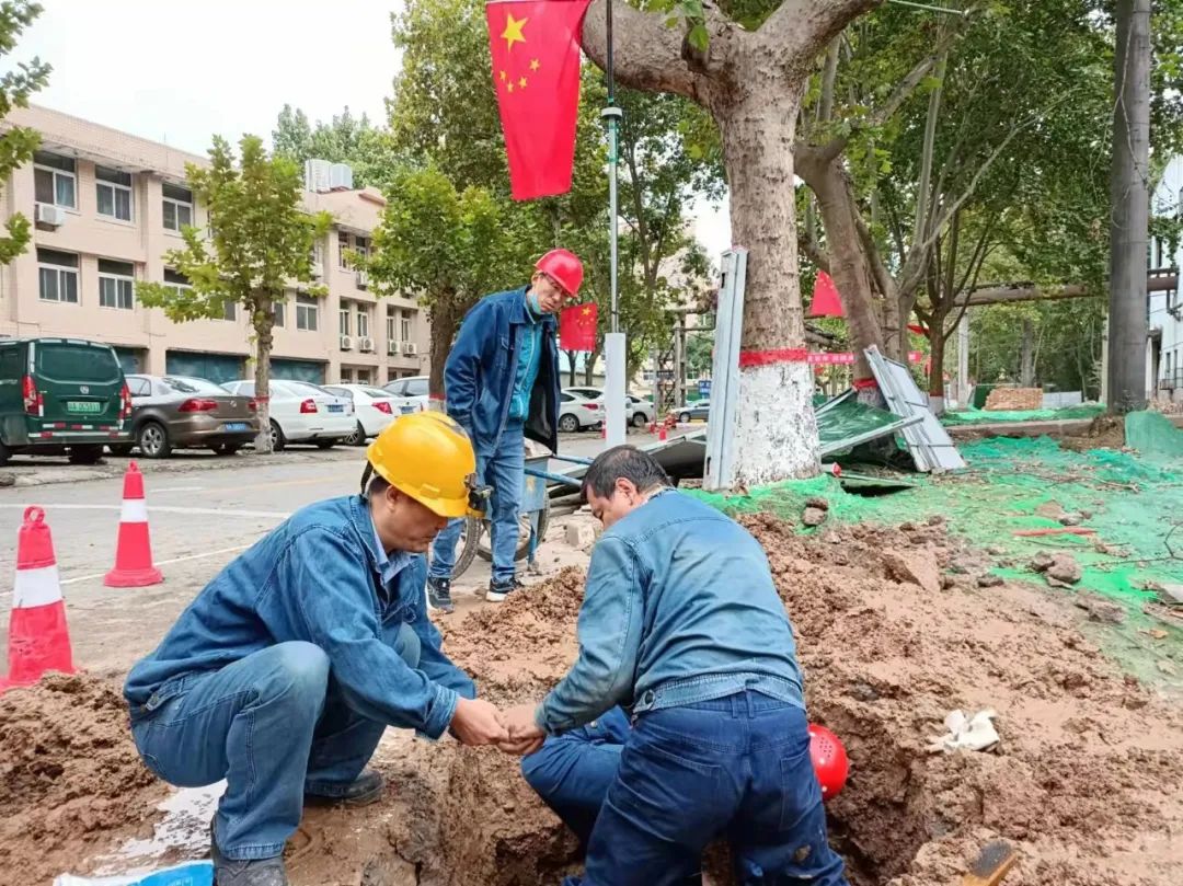 國慶里的一抹中國紅 國慶里的一抹中國紅